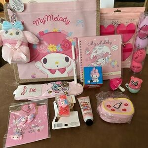 Melody Kit $70
Accesories, Tote bag, lip balms, key chains, notebook, socks